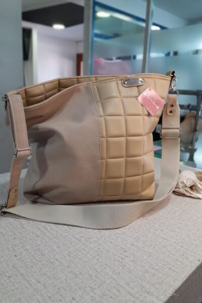 Cartera combinada matelassé beige y nude