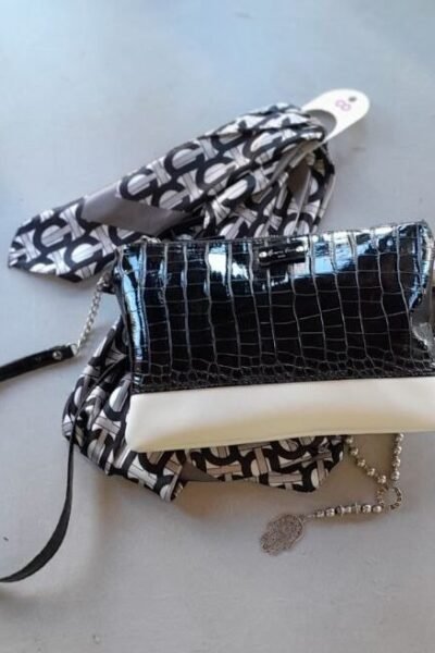 Cartera bicolor charol croco – Negro y blanco