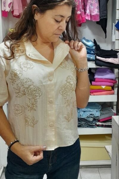 Camisa de lino bordada