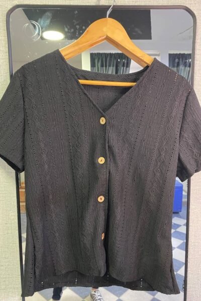 Camisa de broderi elastizadas  Boton de madera
