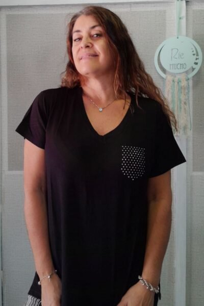 Remera de morley con detalle de strass escote v