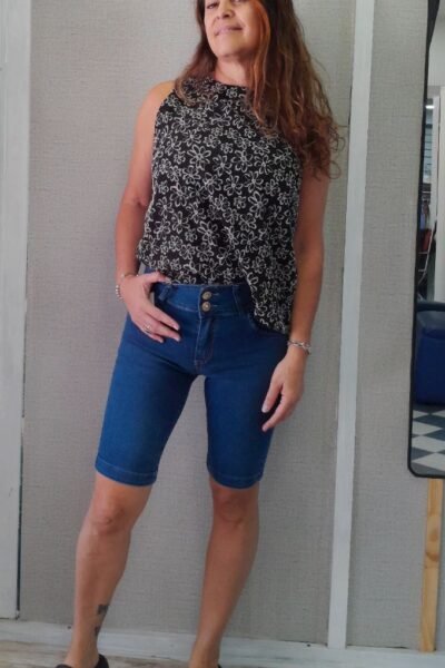 Bermuda de jeans  doble boton elastizadas