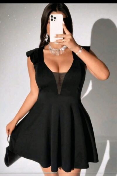 Vestido modelo campana con detalle de tul en escote y volado en mangas